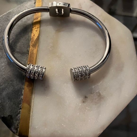 Elegant Silver Bracelet with Crystal Accents. very elegant No one will know. - Picture 4 of 6